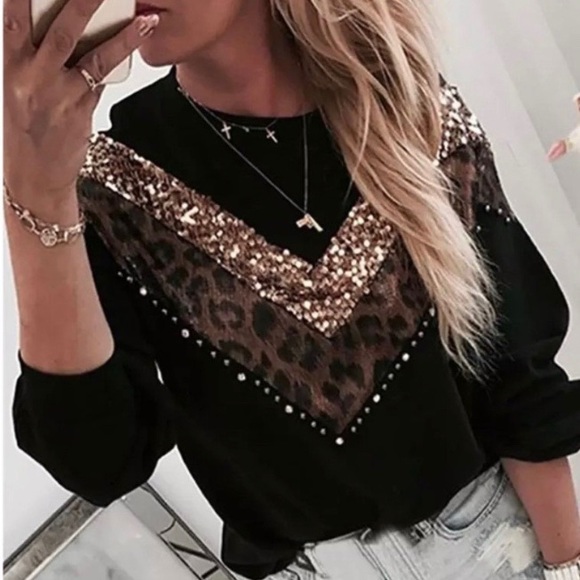 Boutique Sweaters - HP✨ONE WORLD✨SEQUINS & LEOPARD LIGHTWEIGHT SWEATER